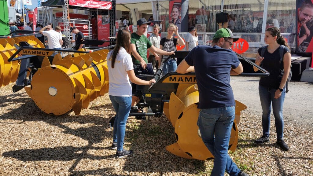 MAMMUT-Messestand-Karpfham-Beratung