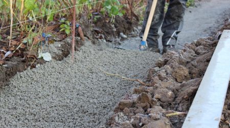 The TM 95 E is very popular indeed in the garden construction sector.