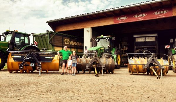 Fuhrpark des Lohnunternehmens Winkler - samt der Siloverteiler von MAMMUT