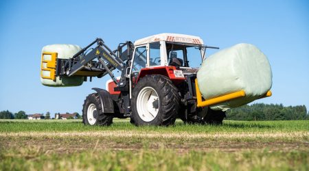 Round bale transport devices - Round bale clamping tine PREMIUM and round bale tine on the tractor