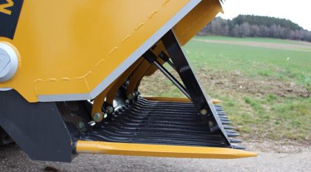 SILO CAT silo shears - With the full-size pusher, the silage block is pushed conveniently off the tines