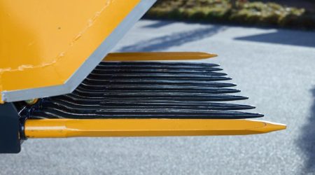 SILO CAT silo shears - With grass silage, the floor plate is simply folded up vertically